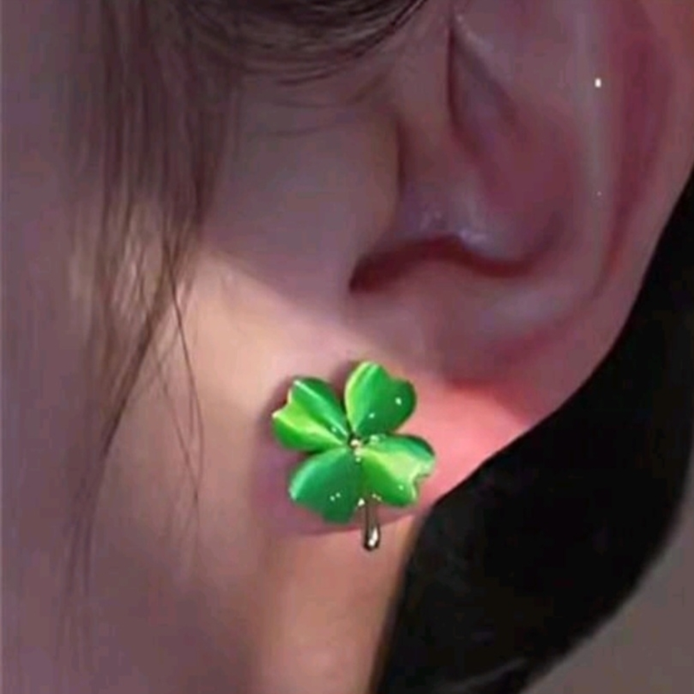 Green Four Leaf Clover🍀 Stud Earrings New!